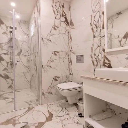 Secret Life Hotel *